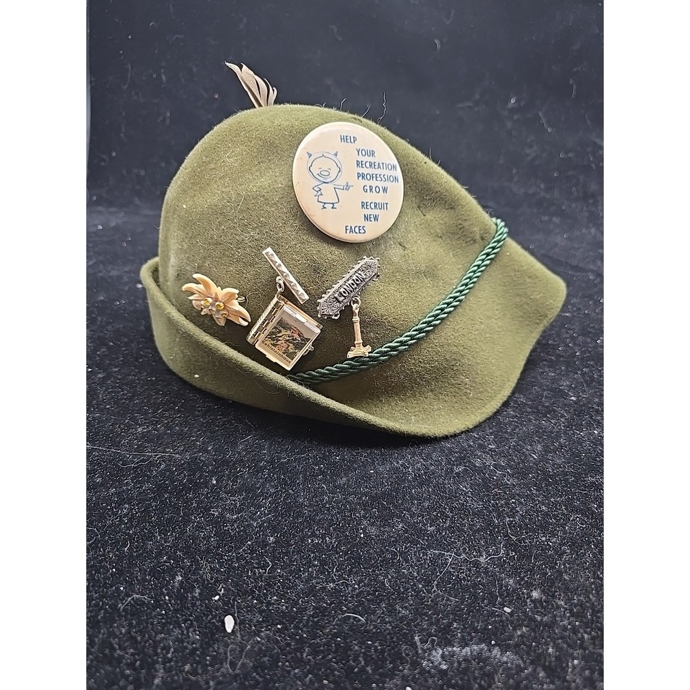 Vintage Germany Oktoberfest Alpine Style with pins Munchen Men's Wool Hat
